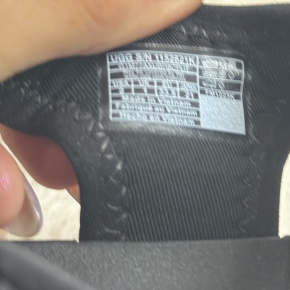 UGG | Ashton Sandal in Black, Size 2, NWT - Picture 15 of 16
